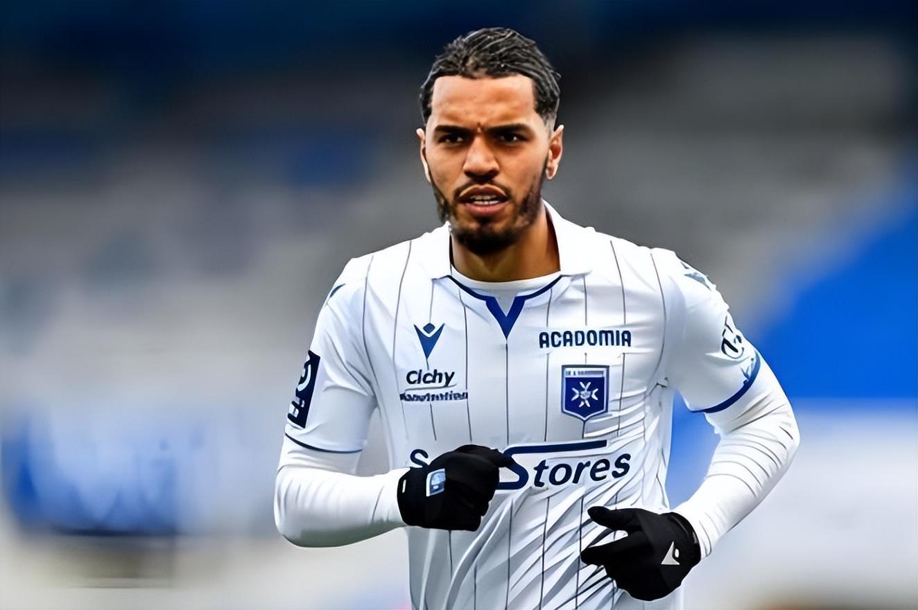 苹果版APP-瓦科上赛季在鲁能进球如麻!本赛季续约后却至今未破门,引发热议